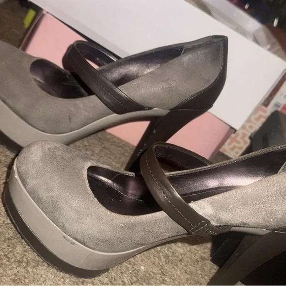 Jessica London Gray and Brown Heels - Picture 1 of 1